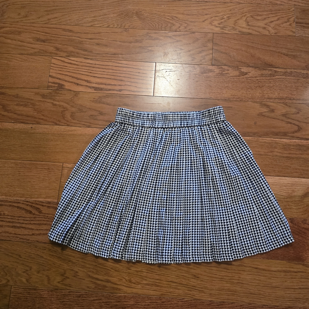 6 Classic Black and White Checkered Skirt